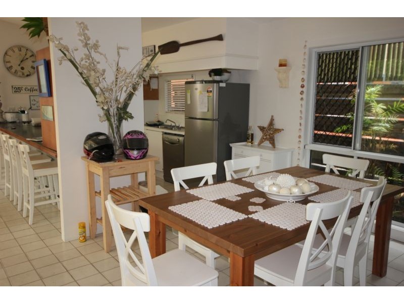 33 Pacific Street, Main Beach QLD 4217