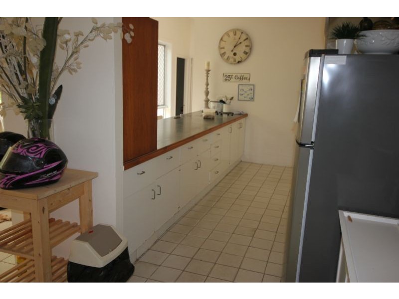 33 Pacific Street, Main Beach QLD 4217
