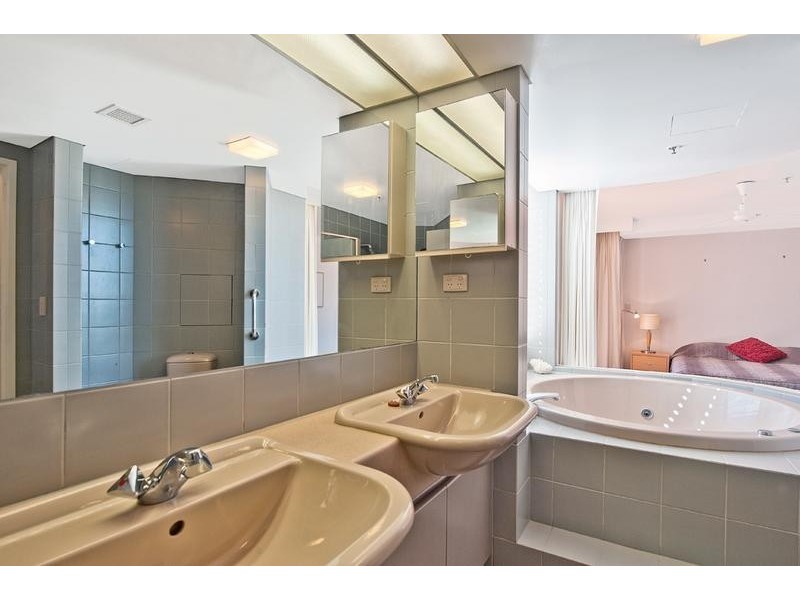 701/1 PEAK AVENUE, Main Beach QLD 4217
