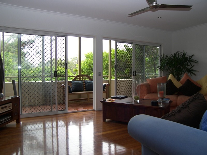 2/55 Cronin Avenue, Main Beach QLD 4217