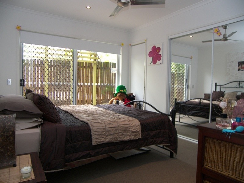 2/55 Cronin Avenue, Main Beach QLD 4217