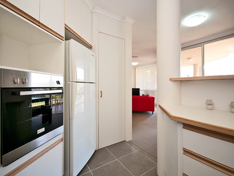 6/6 BREAKER STREET, Main Beach QLD 4217