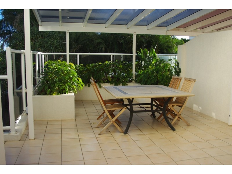 6/1 HUGHES AVENUE, Main Beach QLD 4217