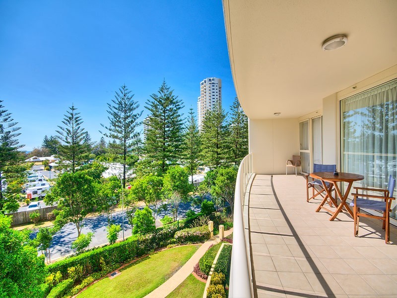 1034/1 LENNIE AVENUE, Main Beach QLD 4217