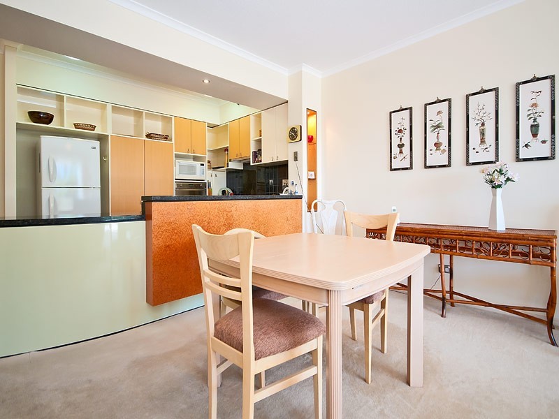 1034/1 LENNIE AVENUE, Main Beach QLD 4217