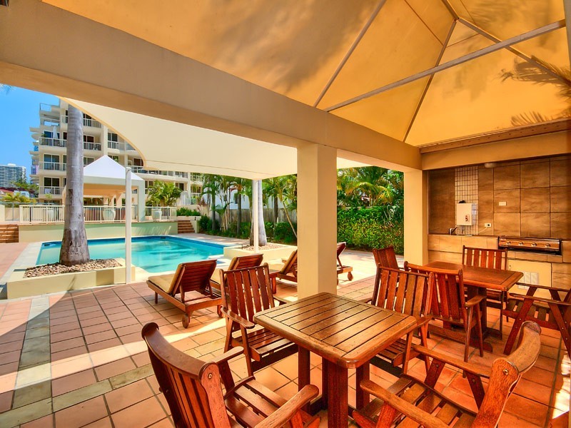 5 Cronin Avenue ‘Seychelles’, Main Beach QLD 4217