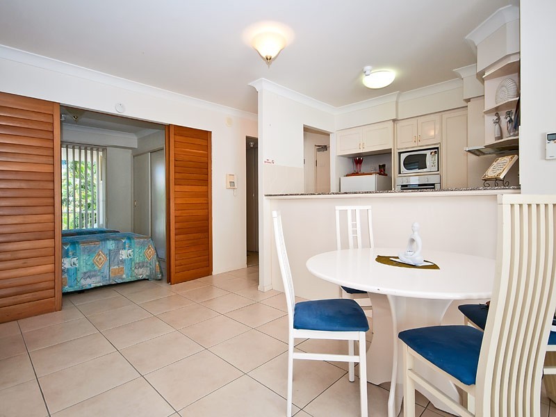 5 Cronin Avenue ‘Seychelles’, Main Beach QLD 4217