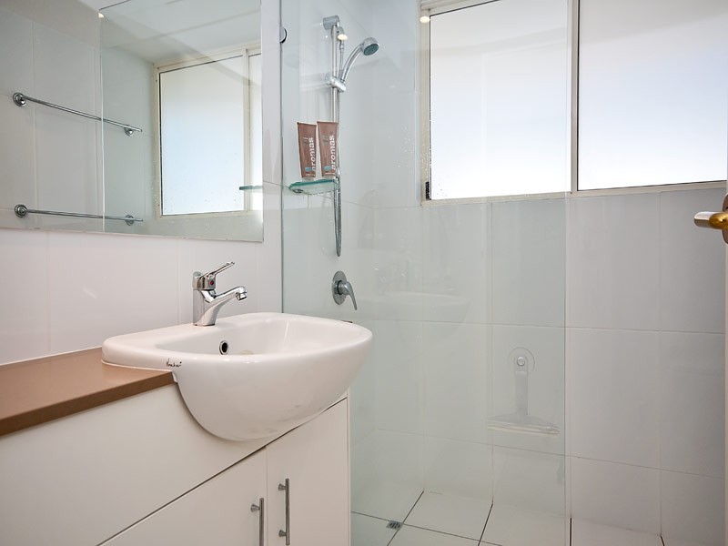 5 Cronin Avenue ‘Seychelles’, Main Beach QLD 4217