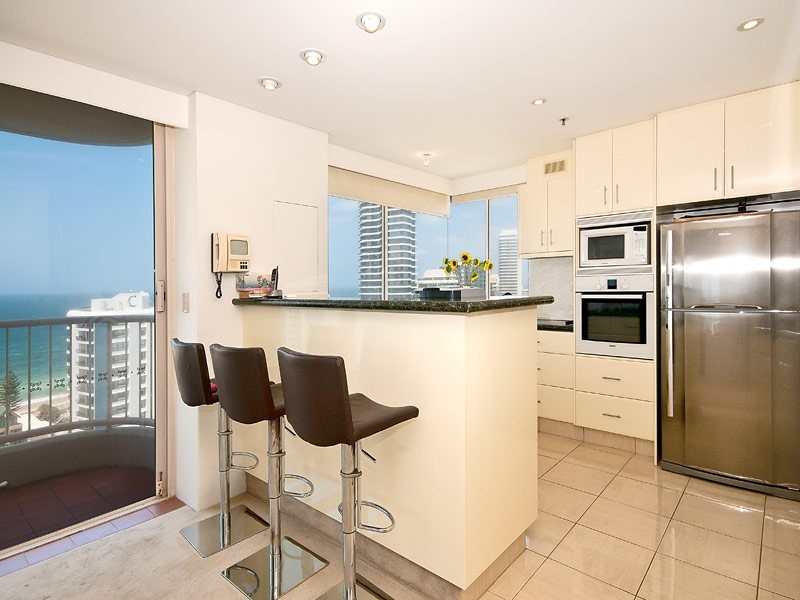 1 Peak Avenue, Main Beach QLD 4217