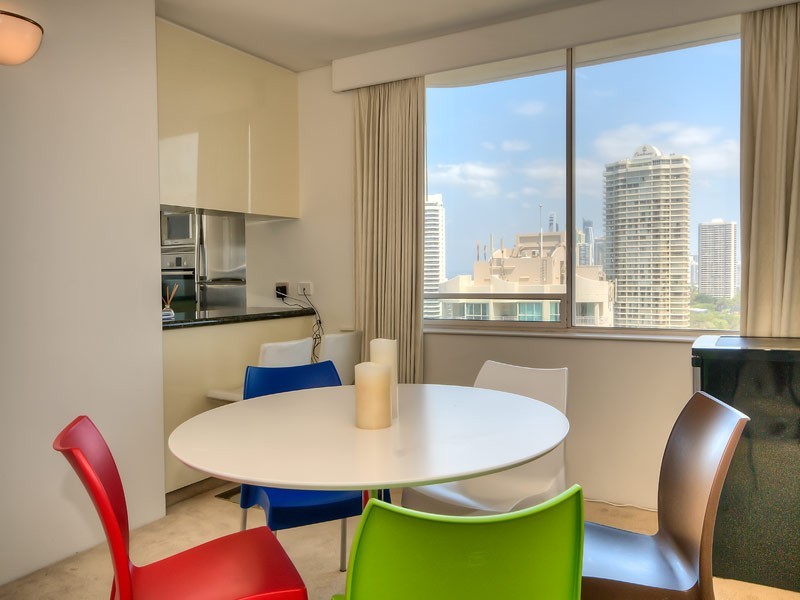 1 Peak Avenue, Main Beach QLD 4217