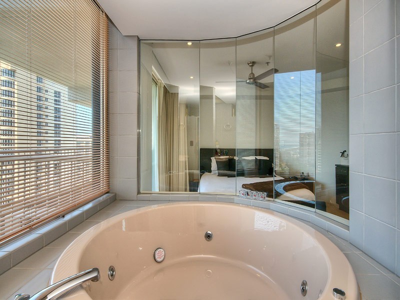 1 Peak Avenue, Main Beach QLD 4217