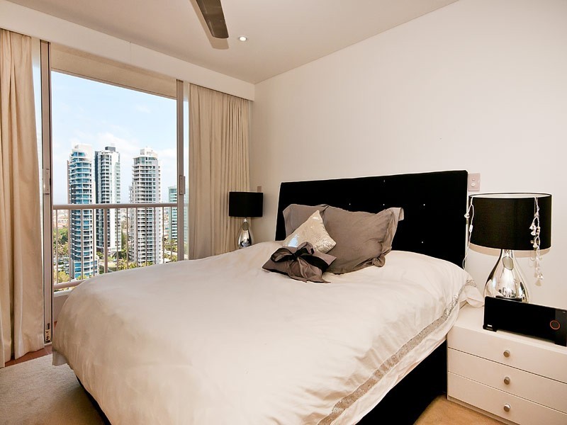 1 Peak Avenue, Main Beach QLD 4217