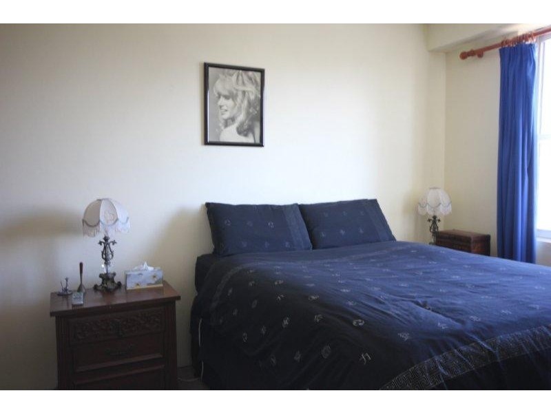 18/15 Pacific Street, Main Beach QLD 4217