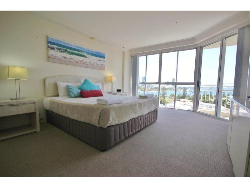 35/11 HUGHES AVENUE, Main Beach QLD 4217