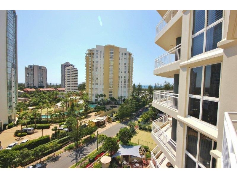 35/11 HUGHES AVENUE, Main Beach QLD 4217