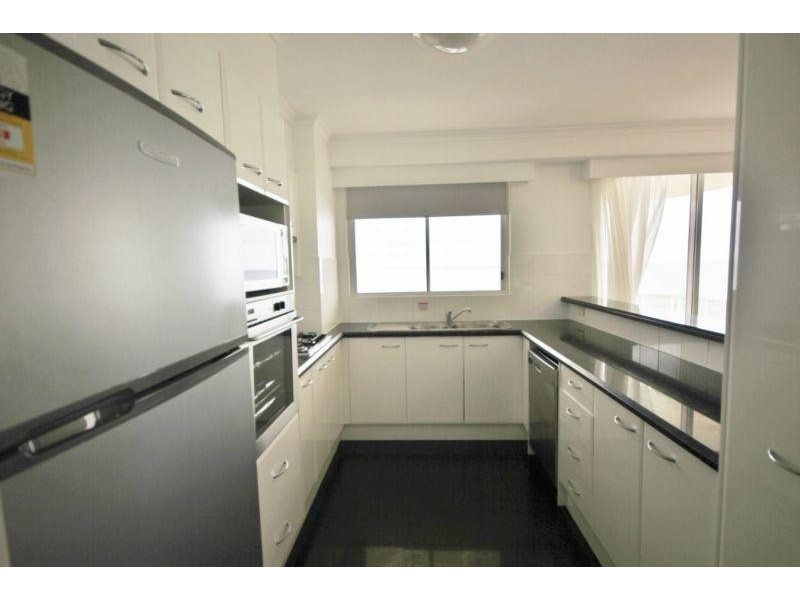 59 Pacific Street, Main Beach QLD 4217