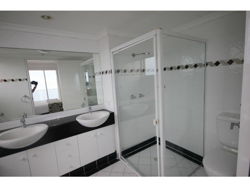 59 Pacific Street, Main Beach QLD 4217