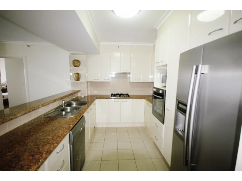 59 PACIFIC STREET, Main Beach QLD 4217