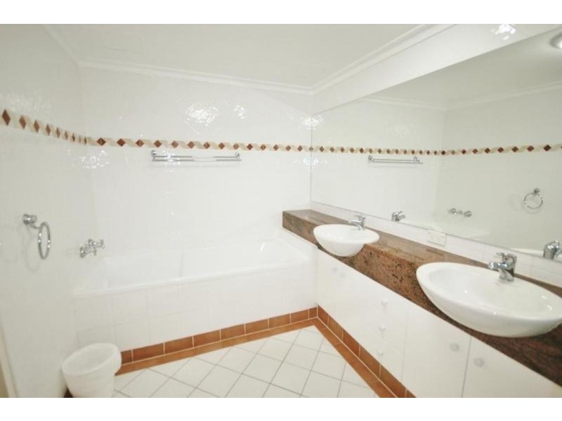 59 PACIFIC STREET, Main Beach QLD 4217