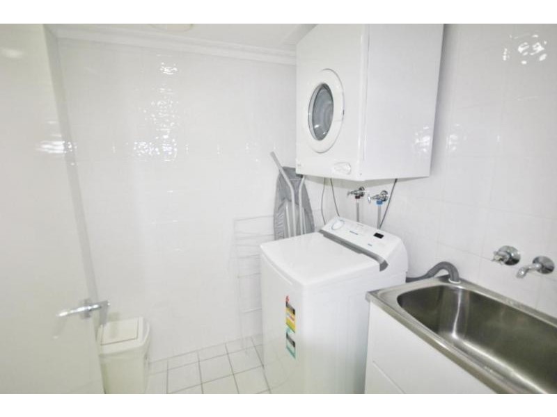59 PACIFIC STREET, Main Beach QLD 4217