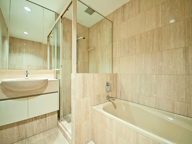 261/1 SERISIER AVENUE, Main Beach QLD 4217