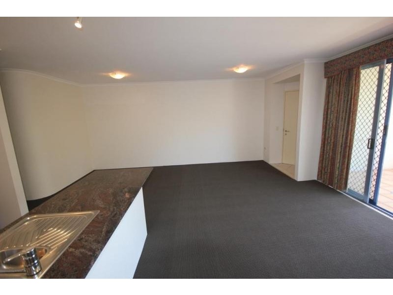 32 Cronin Avenue, Main Beach QLD 4217