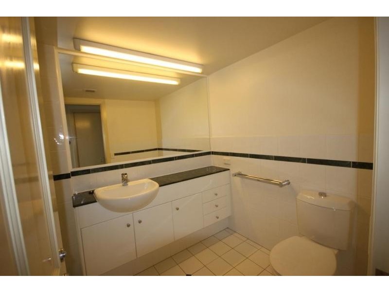 32 Cronin Avenue, Main Beach QLD 4217