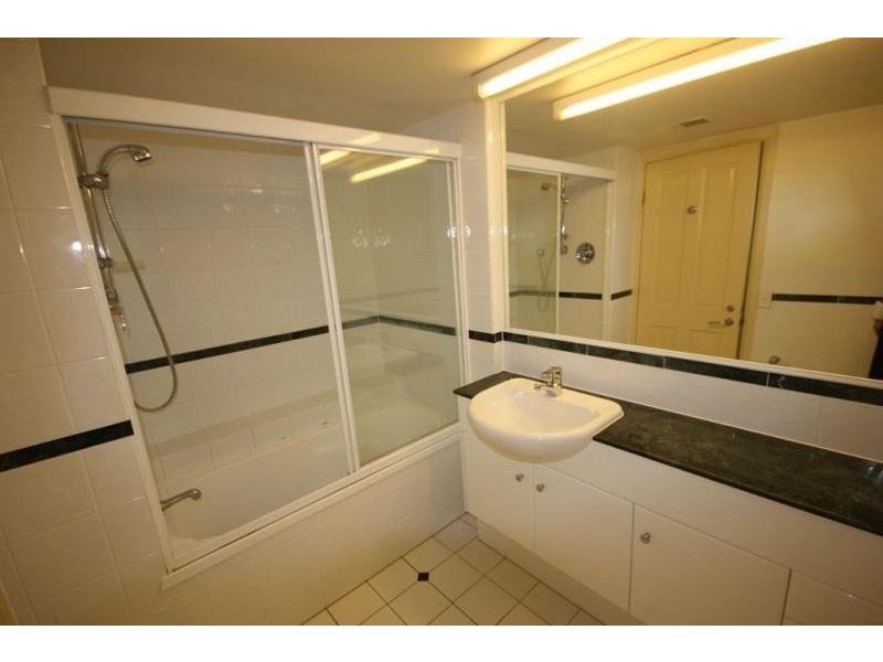 32 Cronin Avenue, Main Beach QLD 4217