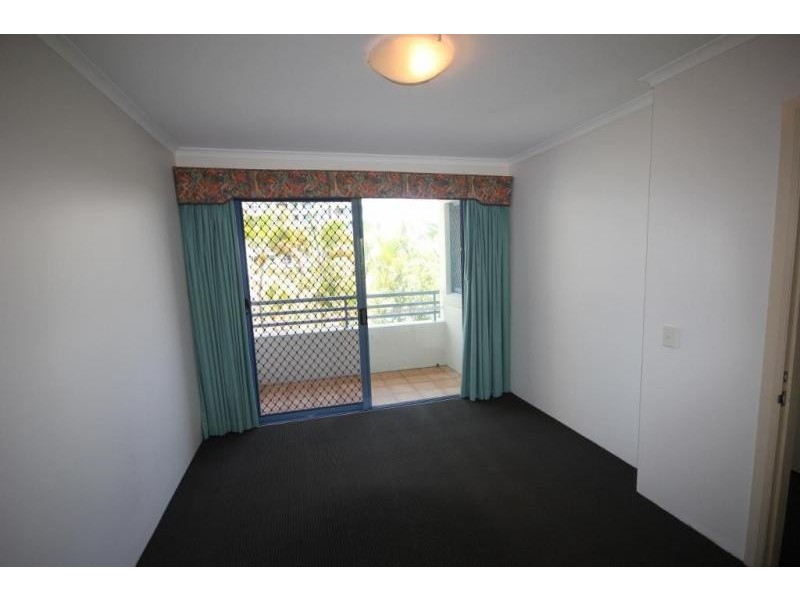 32 Cronin Avenue, Main Beach QLD 4217
