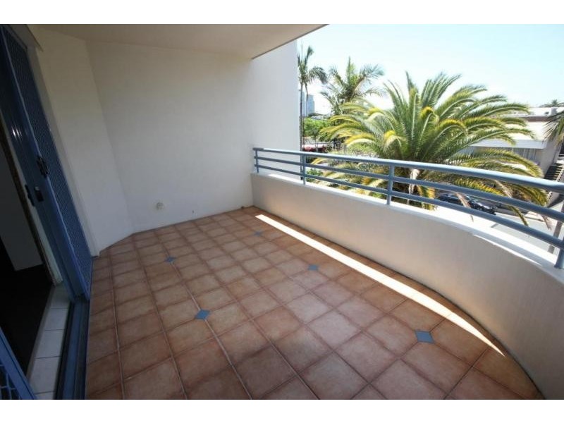 32 Cronin Avenue, Main Beach QLD 4217