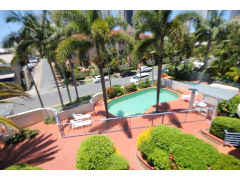 32 Cronin Avenue, Main Beach QLD 4217