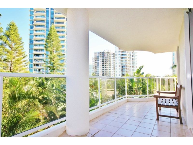 6/1 HUGHES AVENUE, Main Beach QLD 4217