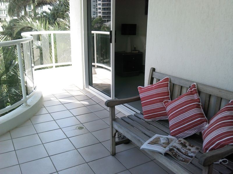 6/1 HUGHES AVENUE, Main Beach QLD 4217