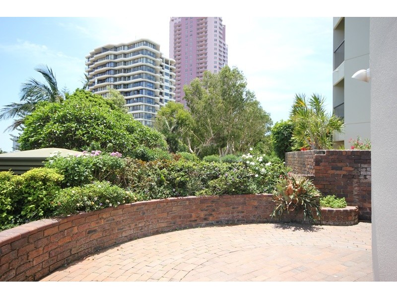2 ADMIRALTY DRIVE, Paradise Waters QLD 4217