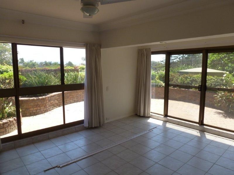 2 ADMIRALTY DRIVE, Paradise Waters QLD 4217