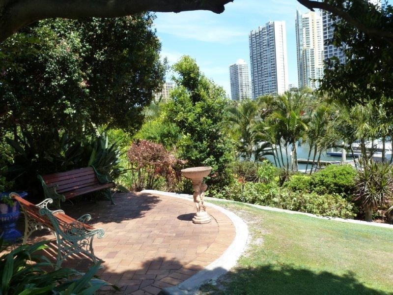 2 ADMIRALTY DRIVE, Paradise Waters QLD 4217