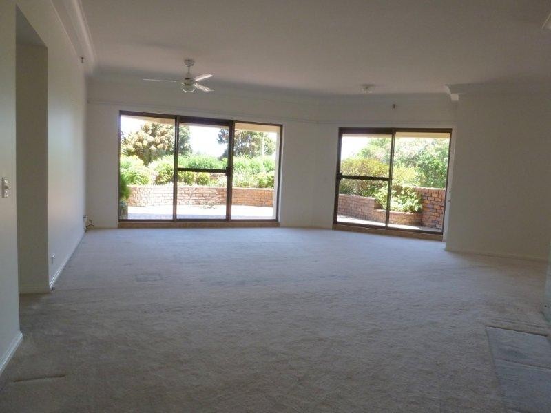 2 ADMIRALTY DRIVE, Paradise Waters QLD 4217