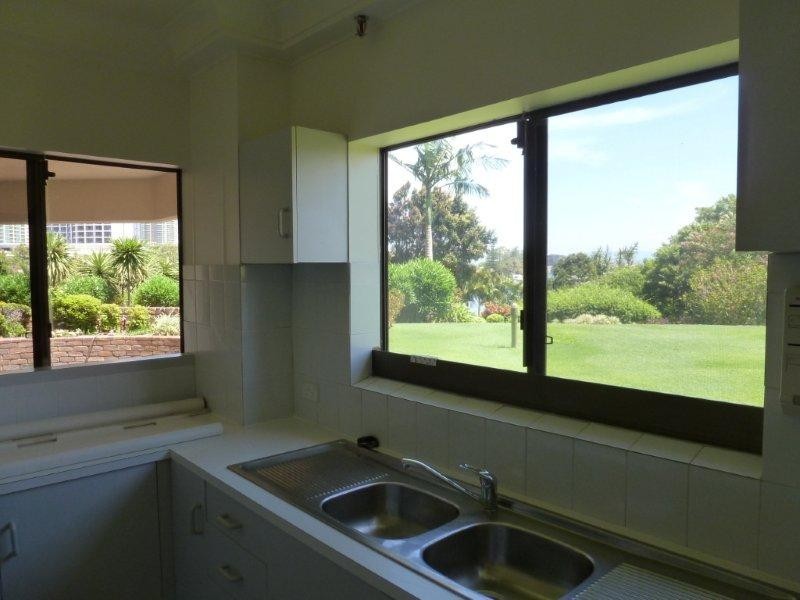 2 ADMIRALTY DRIVE, Paradise Waters QLD 4217