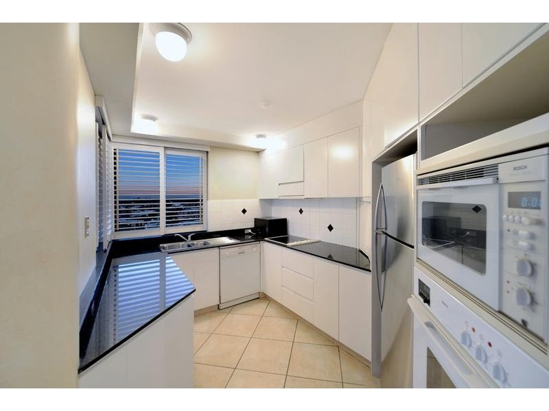 8/19 Peak Avenue, Main Beach QLD 4217