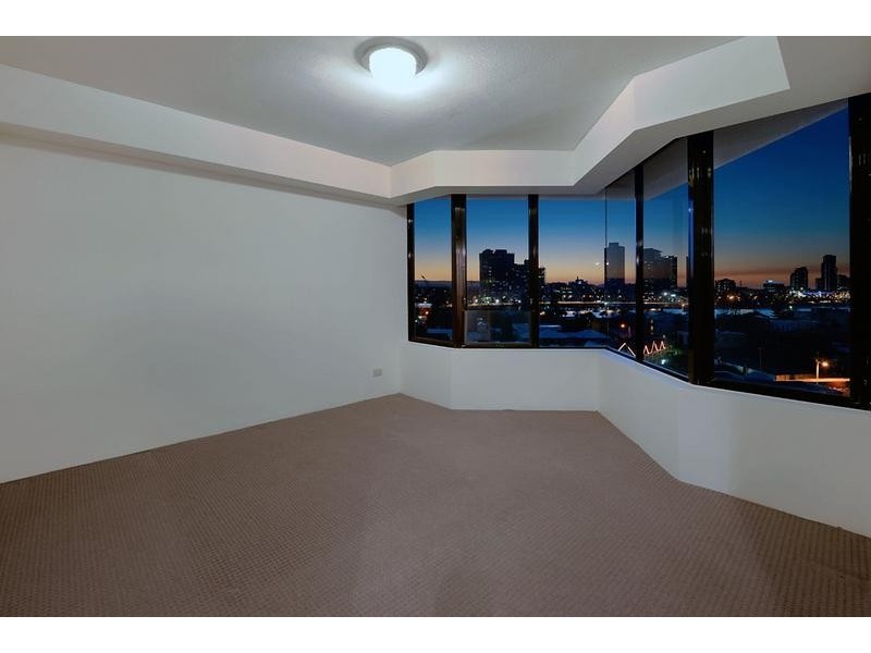 8/19 Peak Avenue, Main Beach QLD 4217