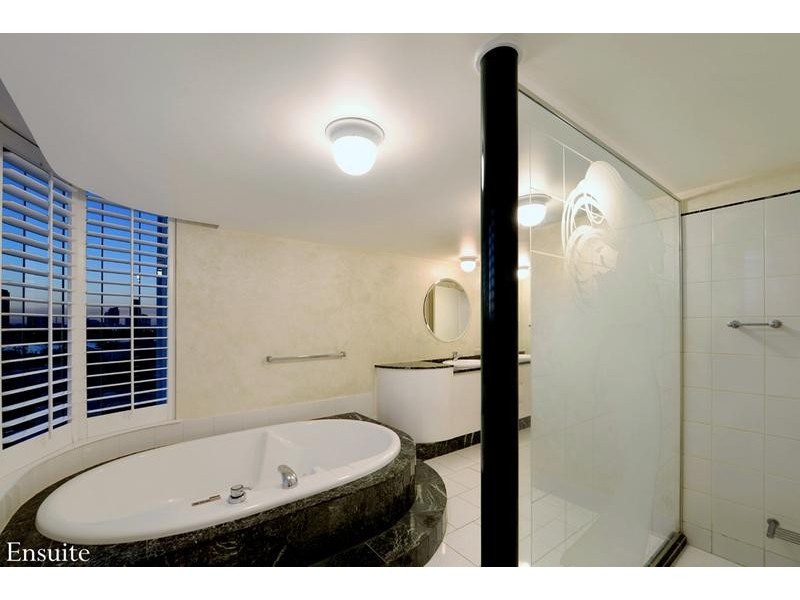 8/19 Peak Avenue, Main Beach QLD 4217