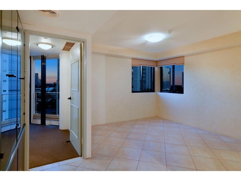 8/19 Peak Avenue, Main Beach QLD 4217