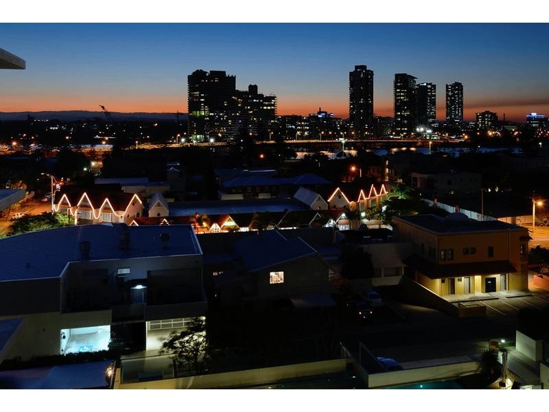 8/19 Peak Avenue, Main Beach QLD 4217