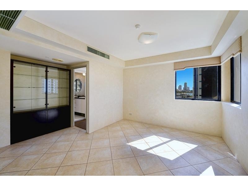 8/19 Peak Avenue, Main Beach QLD 4217