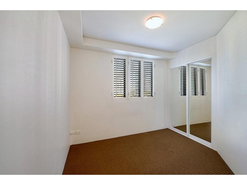 8/19 Peak Avenue, Main Beach QLD 4217