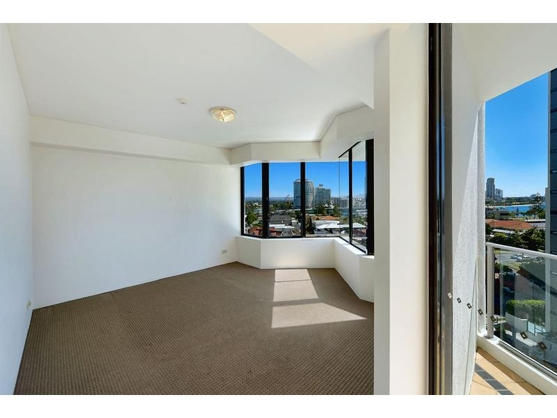 8/19 Peak Avenue, Main Beach QLD 4217