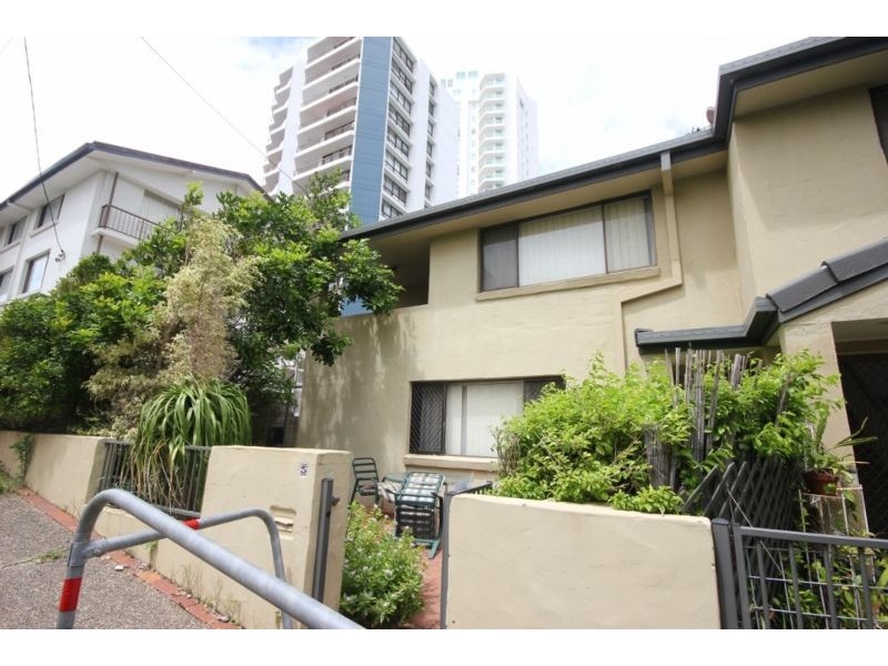 55 Pacific Street, Main Beach QLD 4217