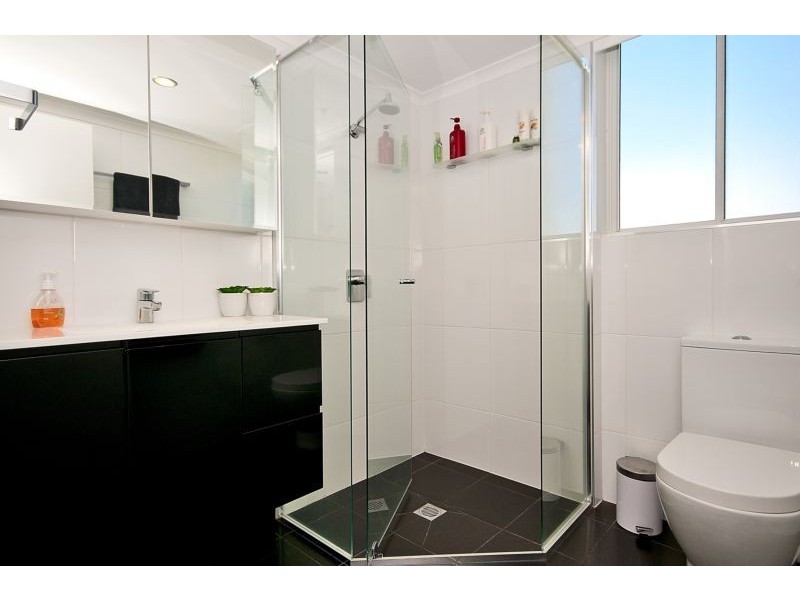 59 Pacific Street, Main Beach QLD 4217