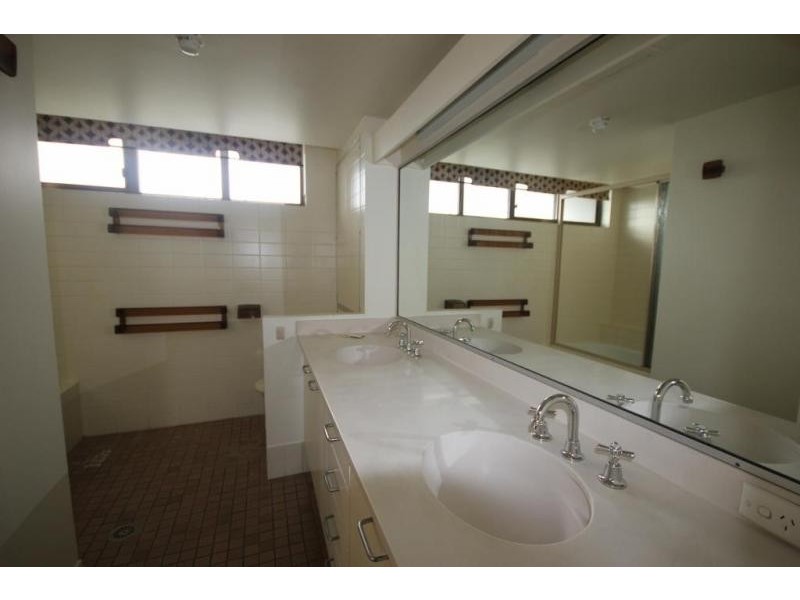 3652 Main Parade, Main Beach QLD 4217