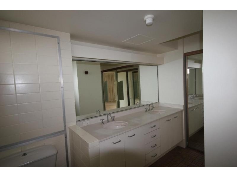 3652 Main Parade, Main Beach QLD 4217